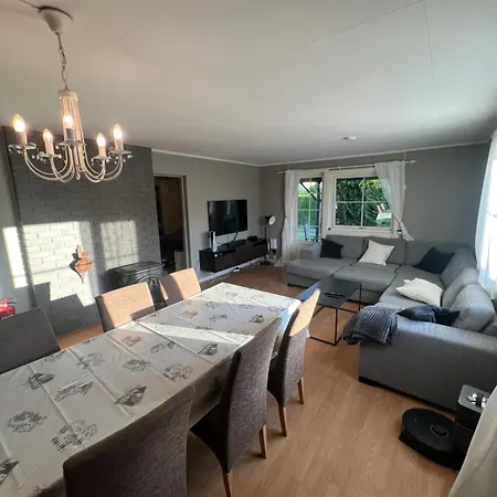 Sjarmerende Del Av Tomannsbolig Sentralt I Apartmán *