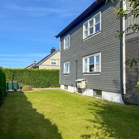 Sjarmerende Del Av Tomannsbolig Sentralt I