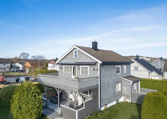 Sjarmerende Del Av Tomannsbolig Sentralt I