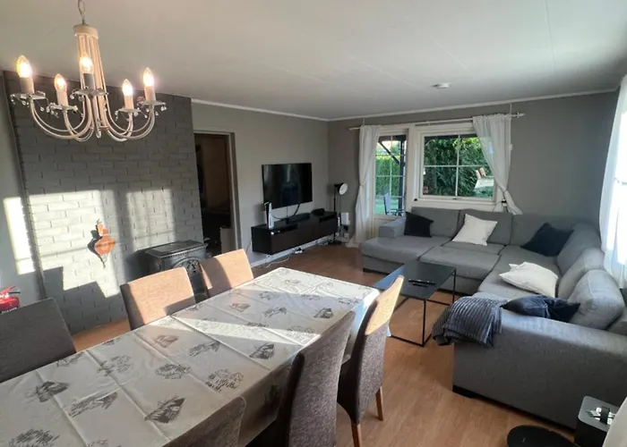 Sjarmerende Del Av Tomannsbolig Sentralt I Apartment *